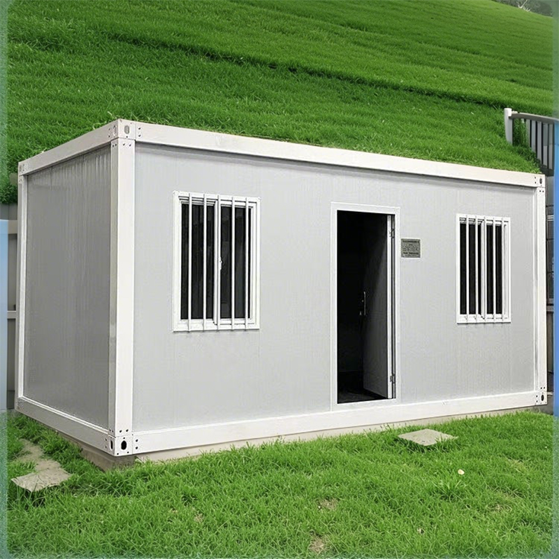 How can detachable container houses balance strength and ease of assembly/disassembly in their structural design?